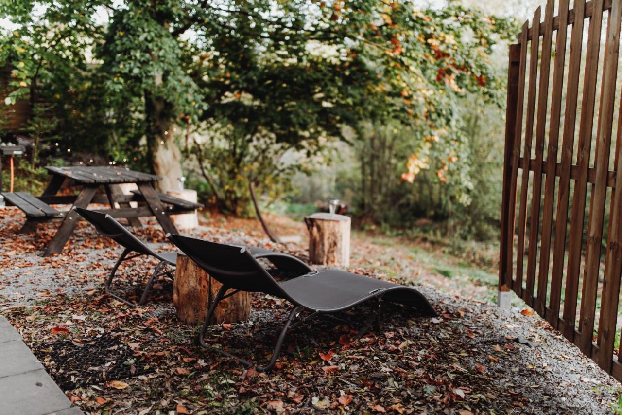 Chalet Tropical Avec Bain A Bulles - In The Woods Gesves المظهر الخارجي الصورة