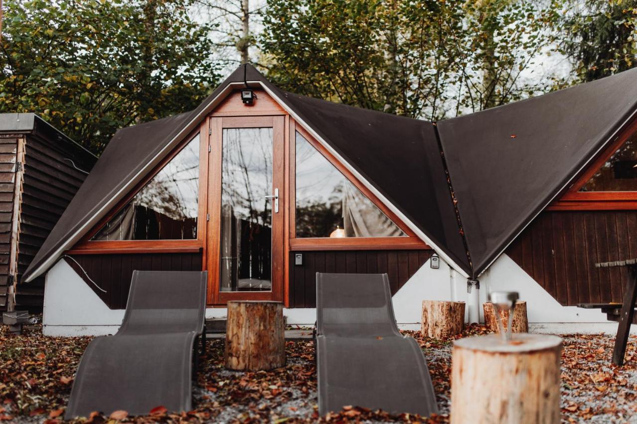 Chalet Tropical Avec Bain A Bulles - In The Woods Gesves المظهر الخارجي الصورة